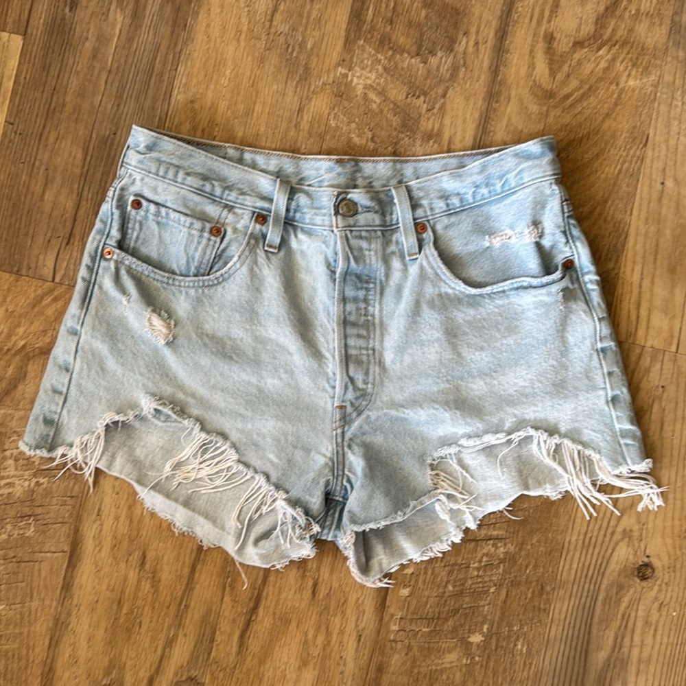 Levi’s 501 Light Wash Jean Short Size 31